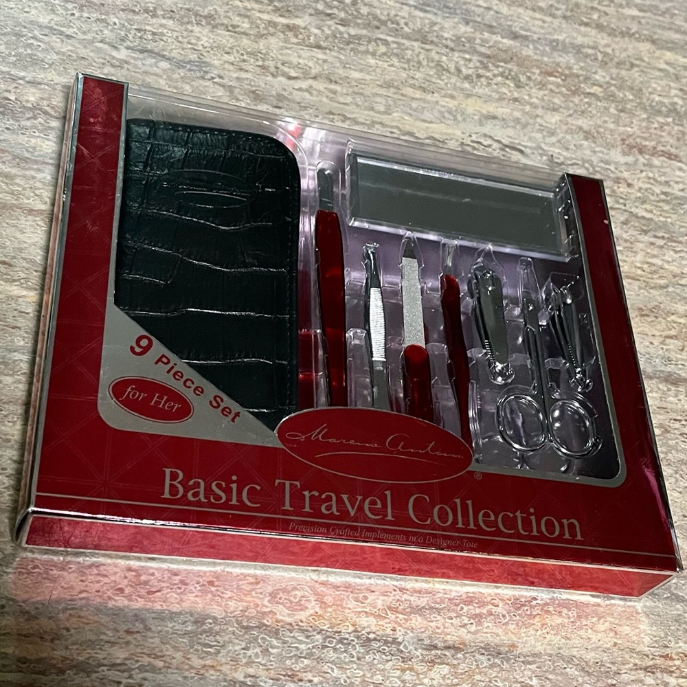 New Markwins 9-piece travel manicure set for her